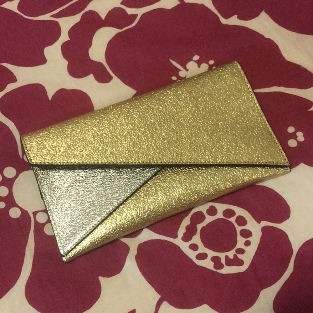3/$15🌻Gold Estée Lauder clutch